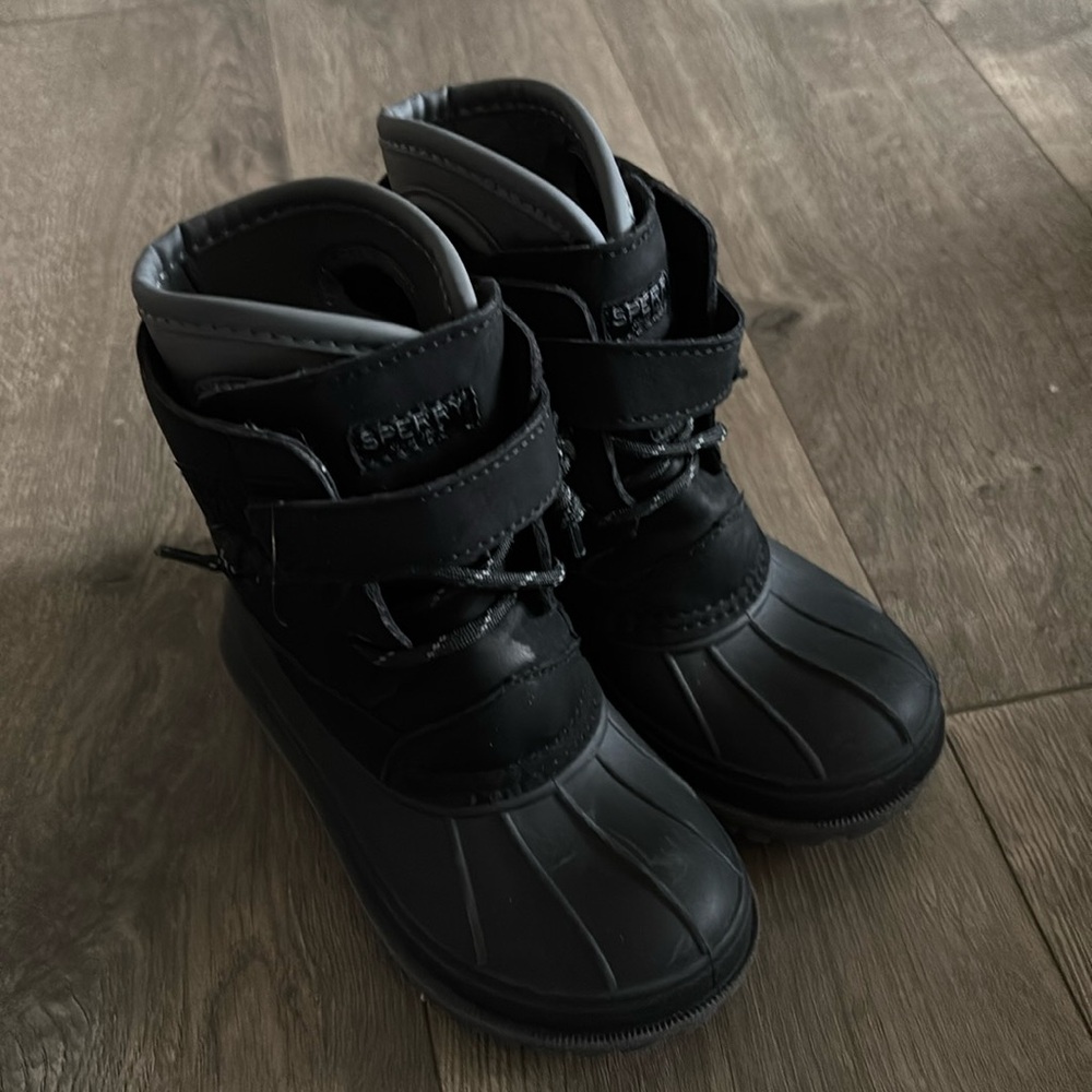Kids Sperry Snow Boots size 9